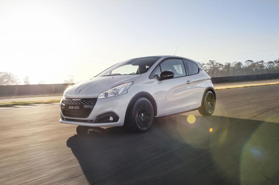  Peogeot 208 GTi Edition Definitive 2018 года  (AU) (фото 6 из 9)
